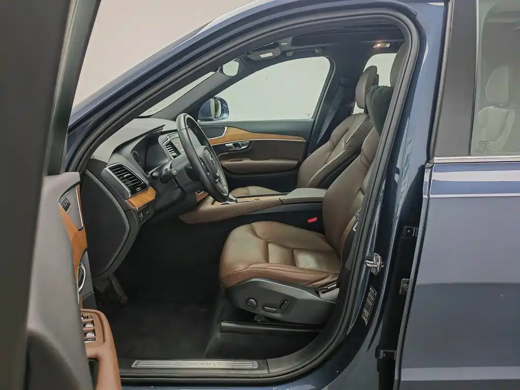 Volvo XC90 2022 B6 Luxury 7 мест