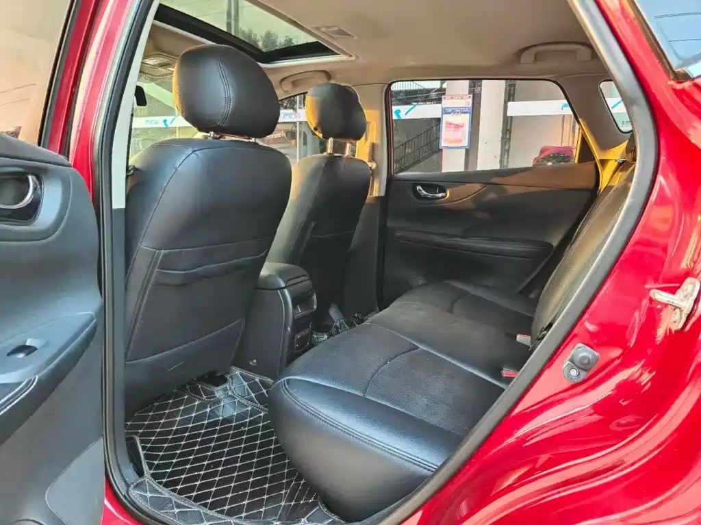 Nissan Tiida — миниатюра 8
