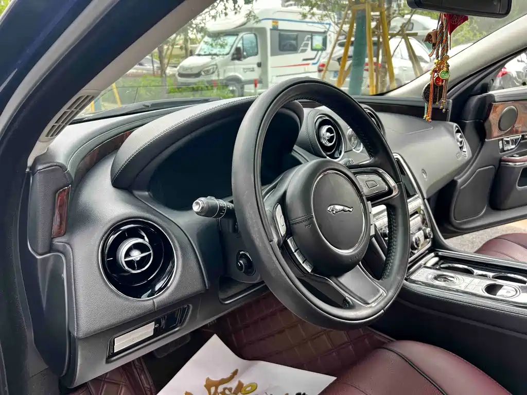 Jaguar XJ — миниатюра 22