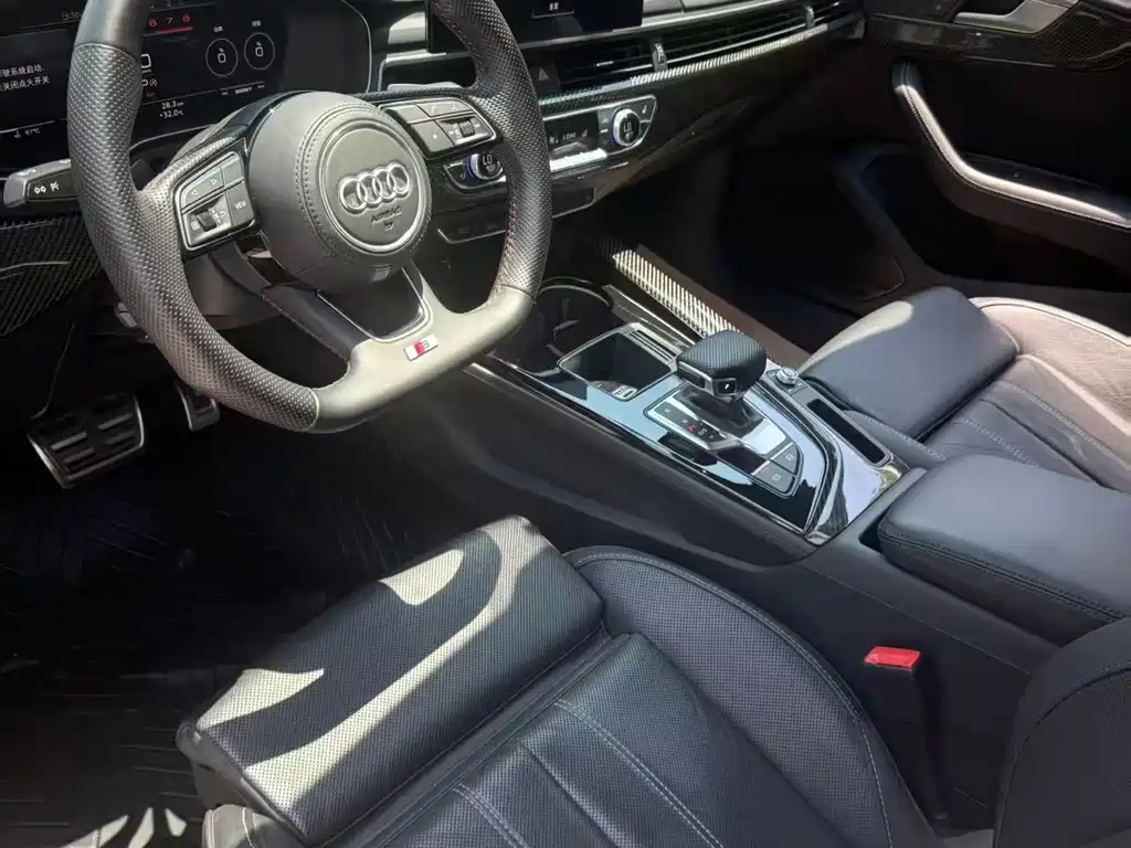 Audi A4L 2021 40 TFSI