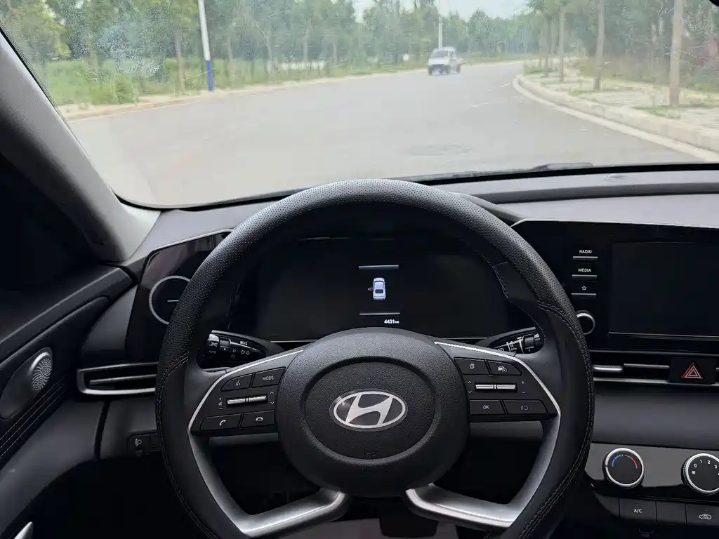 Hyundai Elantra — миниатюра 11