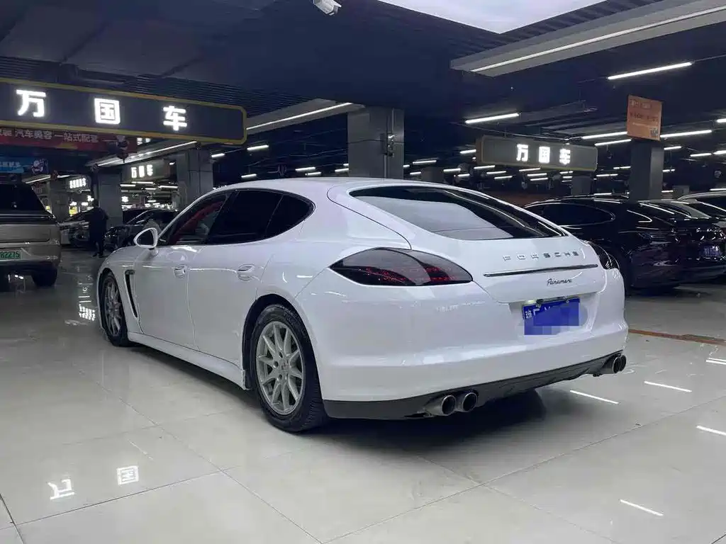 Porsche Panamera 2013 Panamera 4 Platinum Edition 3.6L