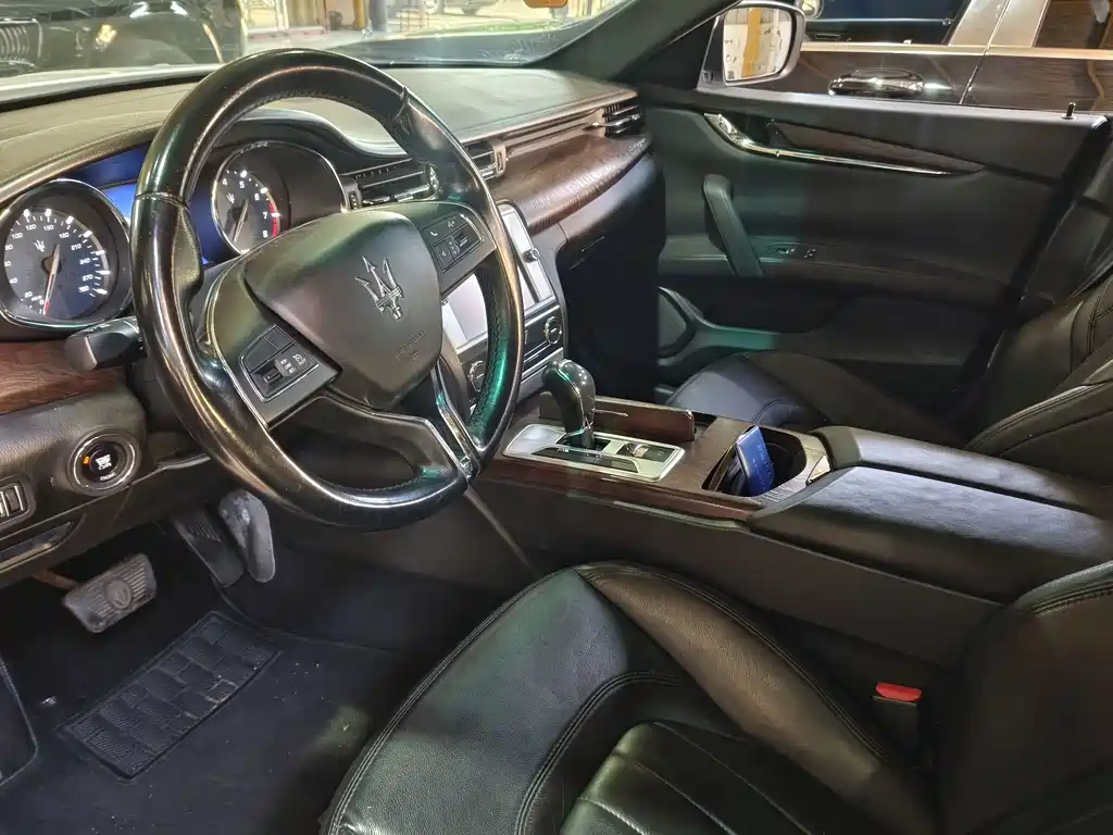 Maserati Quattroporte — миниатюра 4