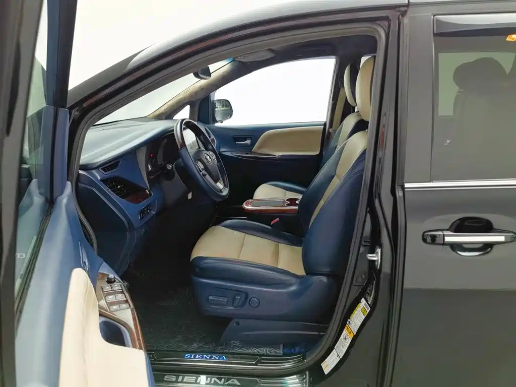 TOYOTA SIENNA