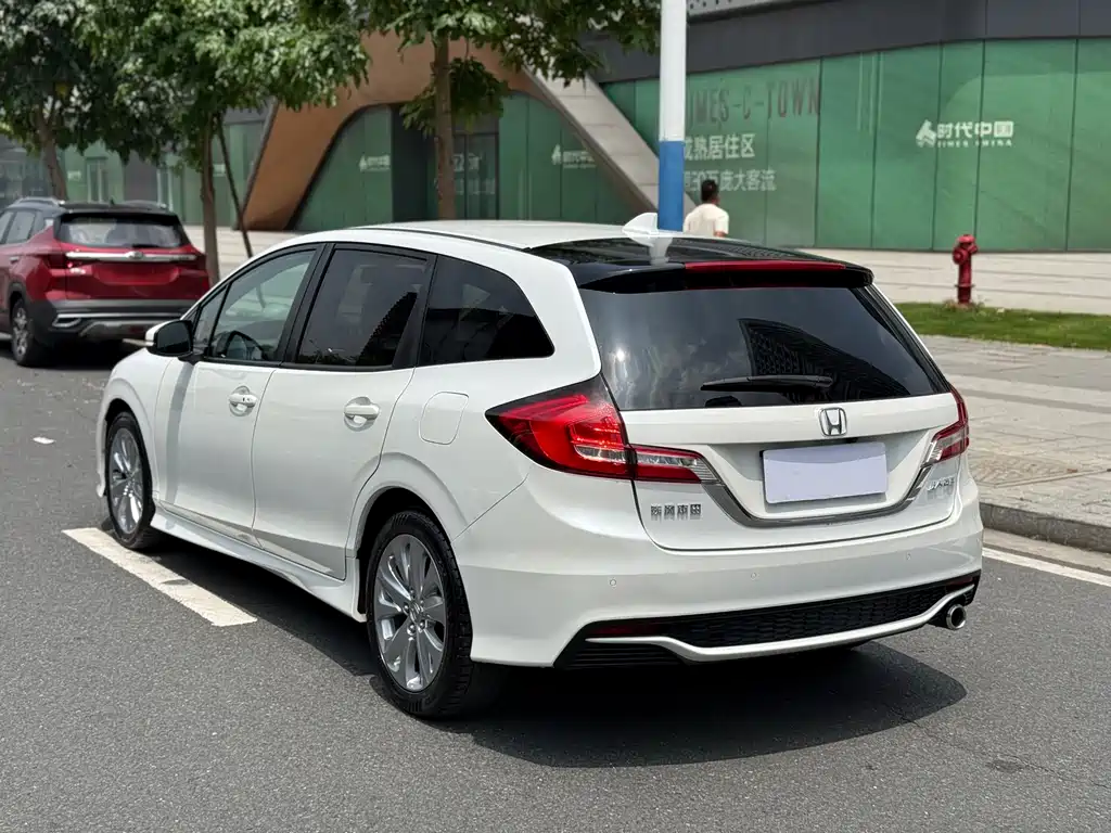 Honda Jade 2017 1.8L AT Comfort 6 мест