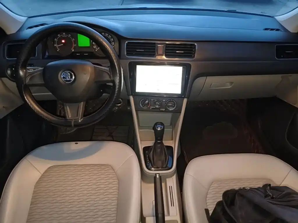 Skoda Rapid — миниатюра 10