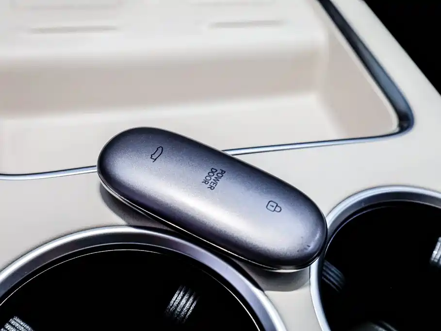 Li Auto Li MEGA — миниатюра 22