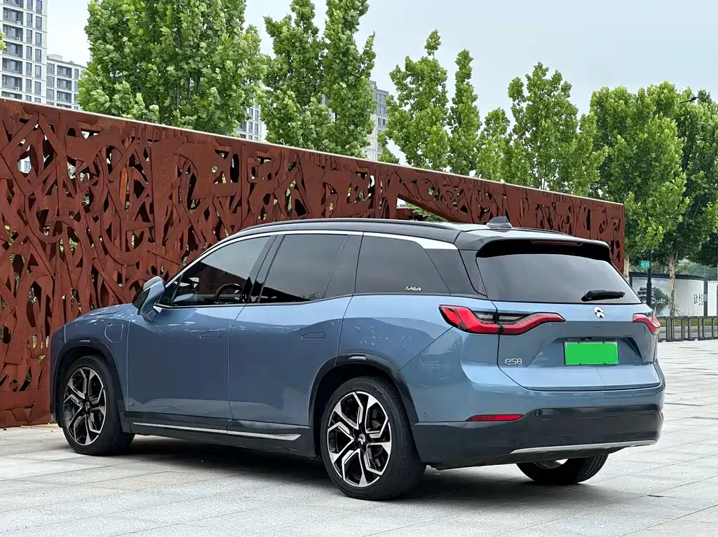 NIO ES8