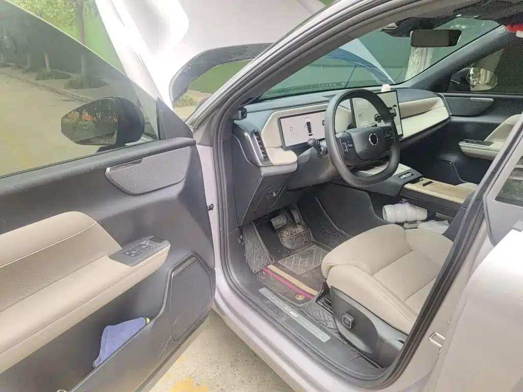 Volvo XC70 PHEV — миниатюра 17