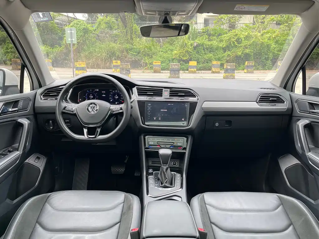 Volkswagen Tiguan L PHEV — миниатюра 13