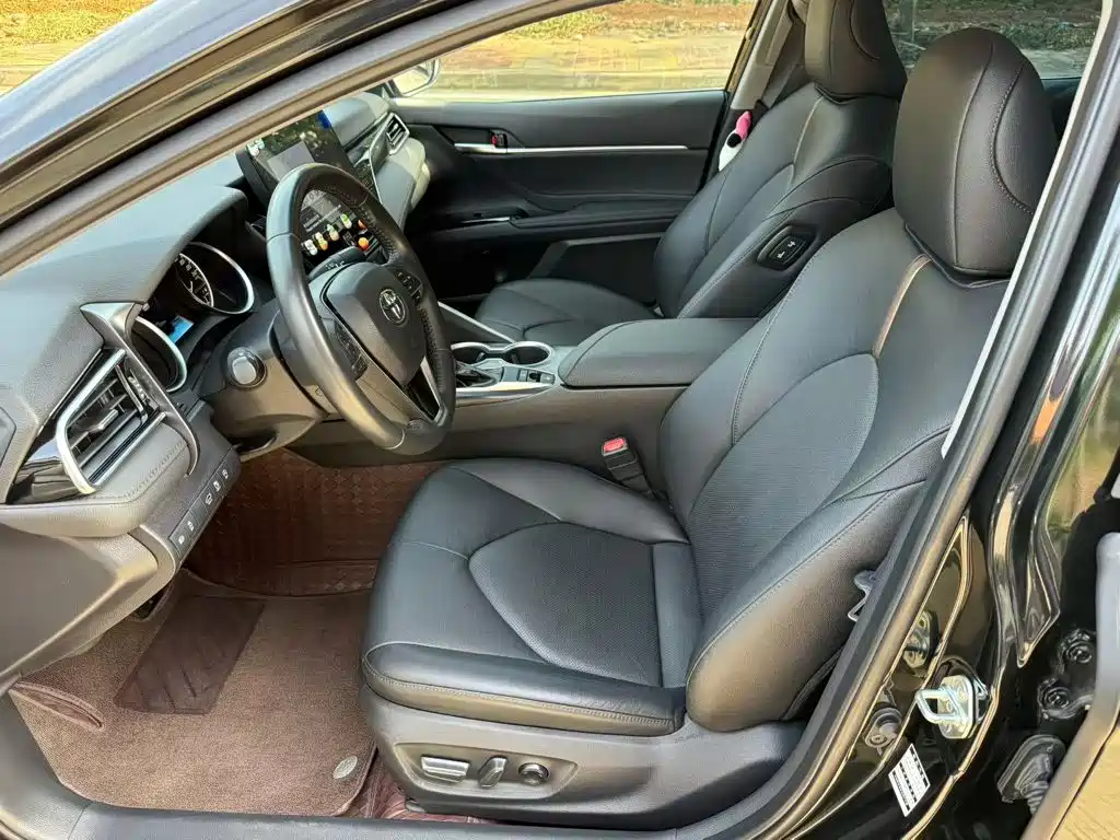 Toyota Camry — миниатюра 5