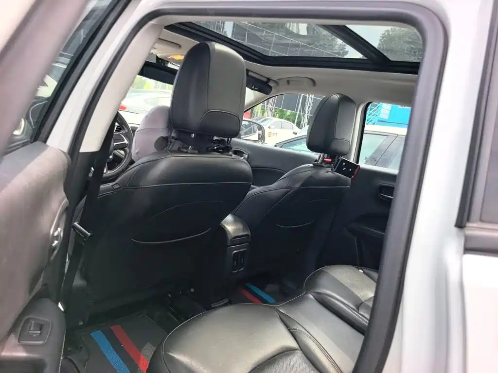 Jeep Compass — миниатюра 9