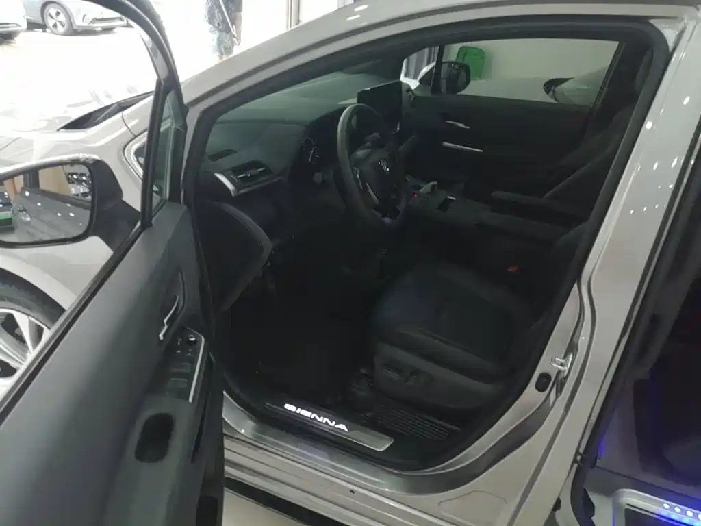 Toyota Sienna — миниатюра 16