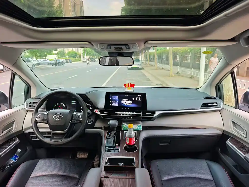 Toyota Sienna — миниатюра 5