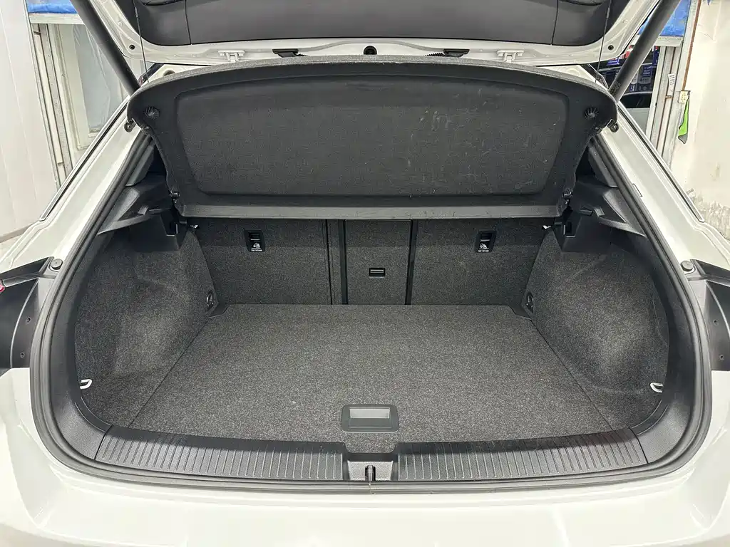 VOLKSWAGEN T ROC EXPLORING SONGS