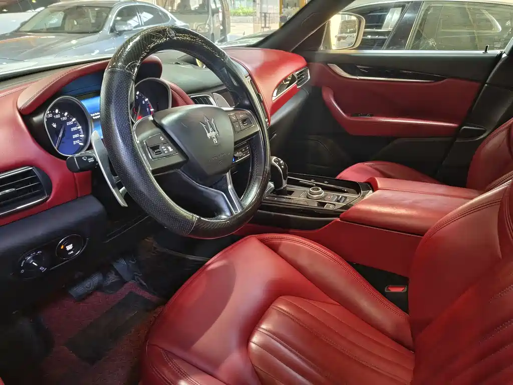 Maserati Levante — миниатюра 2