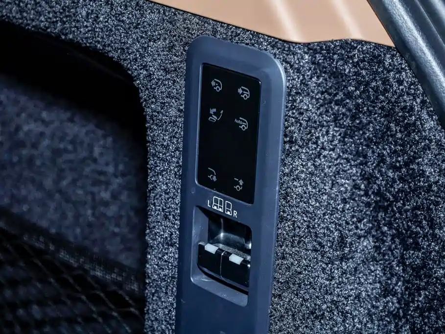 Land Rover Range Rover — миниатюра 8