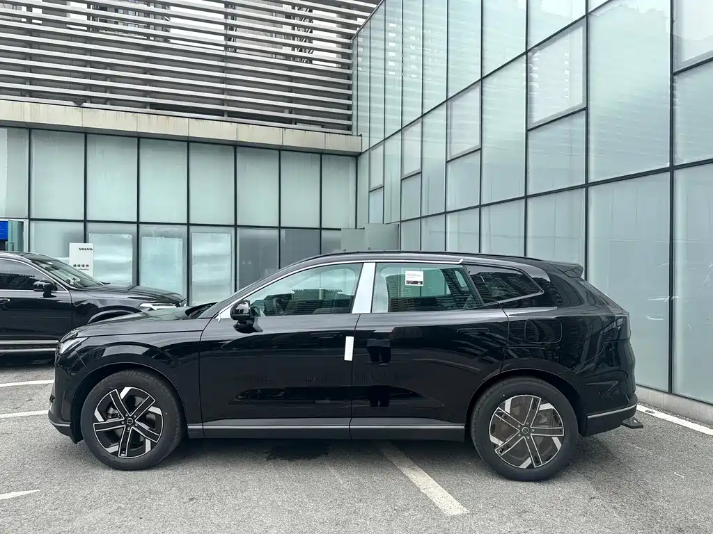 Volvo XC70 PHEV — миниатюра 5