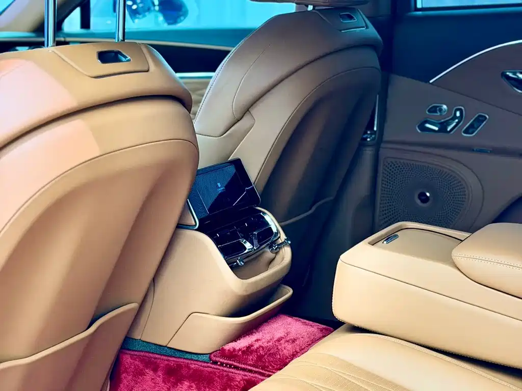 Bentley Flying Spur PHEV — миниатюра 16
