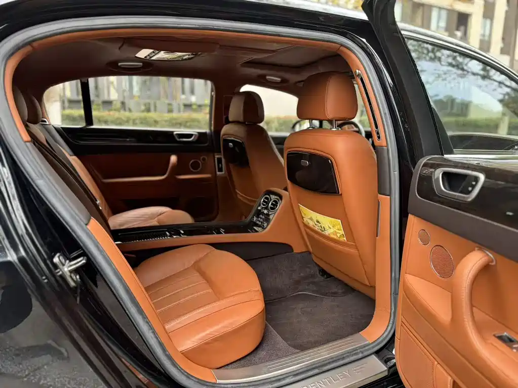 Bentley Flying Spur 2010 6.0T мест