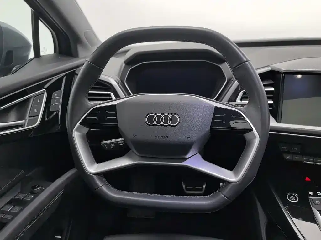 Audi Q4 e-tron — миниатюра 11