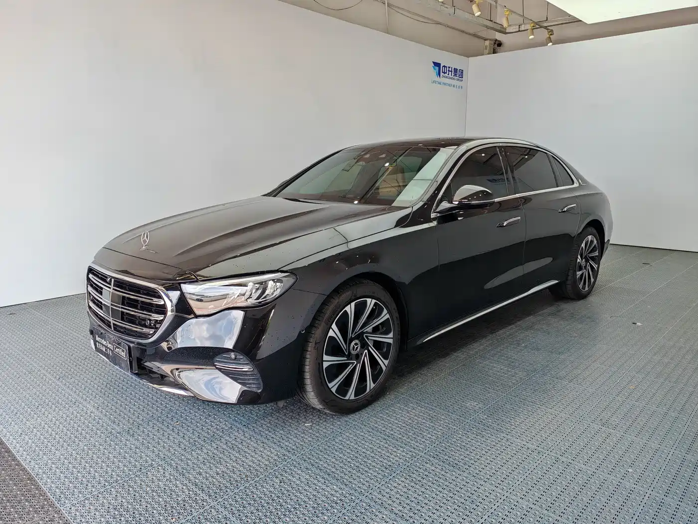 奔驰E级 2025款 改款 E 300 L 豪华型 2025