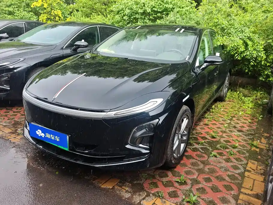 Hongqi E-QM5 2025 610km PLUS
