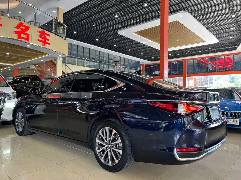 Lexus ES — миниатюра 6