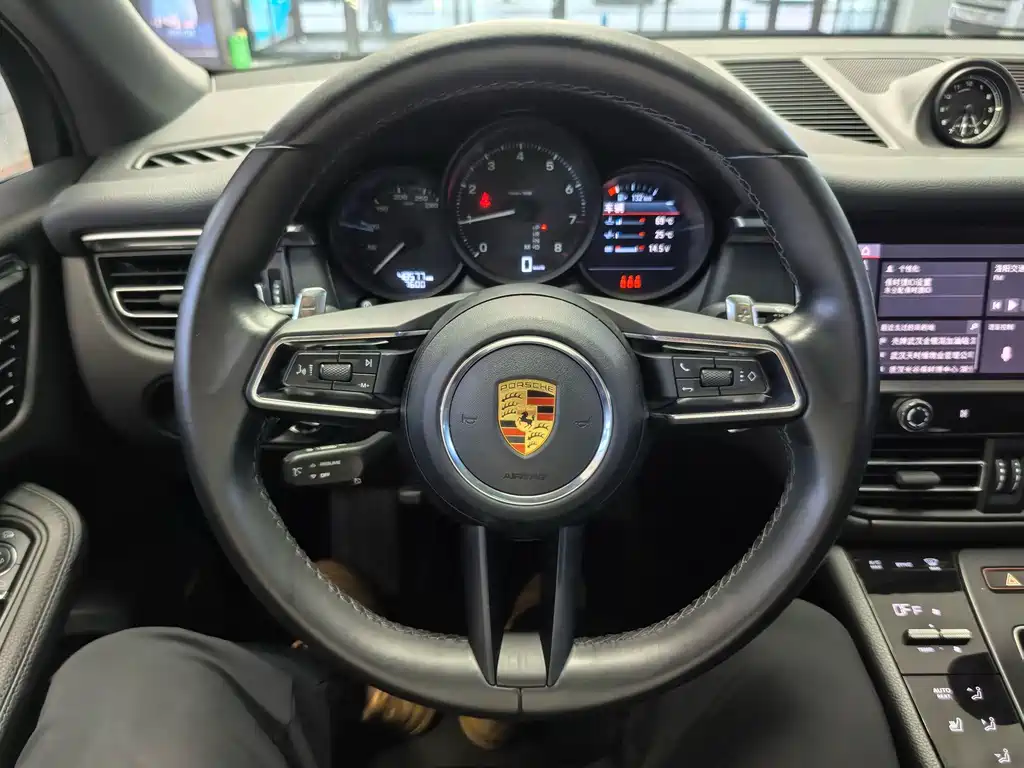 Porsche Macan — миниатюра 7
