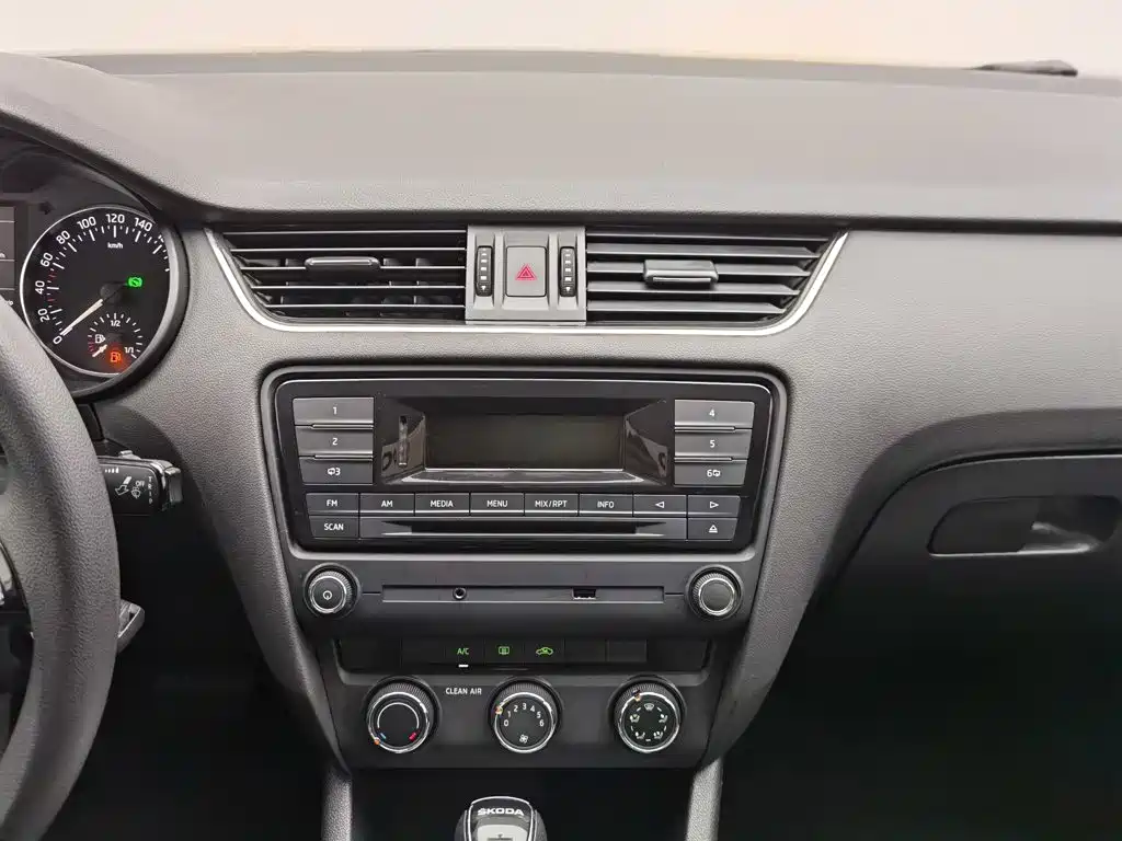 Skoda Octavia — миниатюра 12