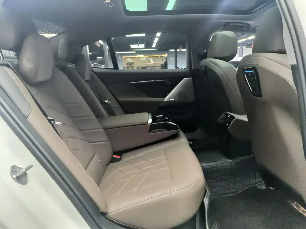 BMW 5 Series 5 2025 530Li Lead Luxury