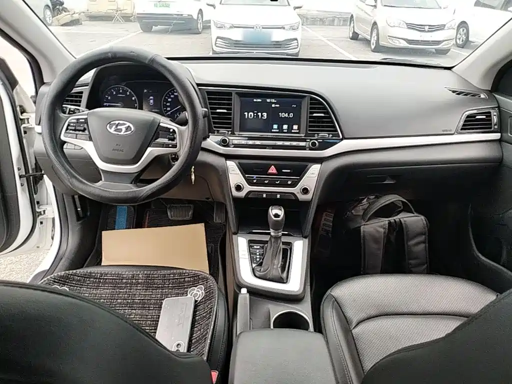 Hyundai Elantra — миниатюра 10