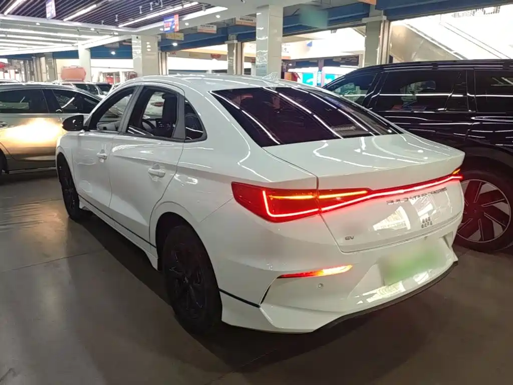 BYD E3