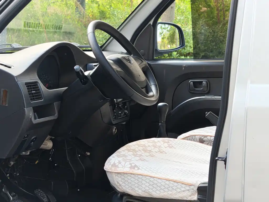 Wuling Rongguang — миниатюра 9
