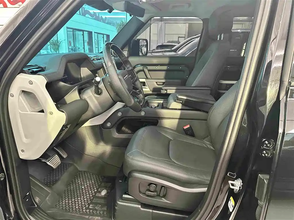 Land Rover Defender — миниатюра 10