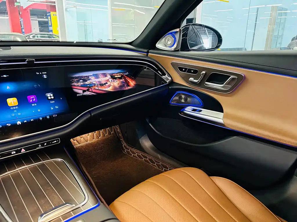 Mercedes-Benz E-Class — миниатюра 13