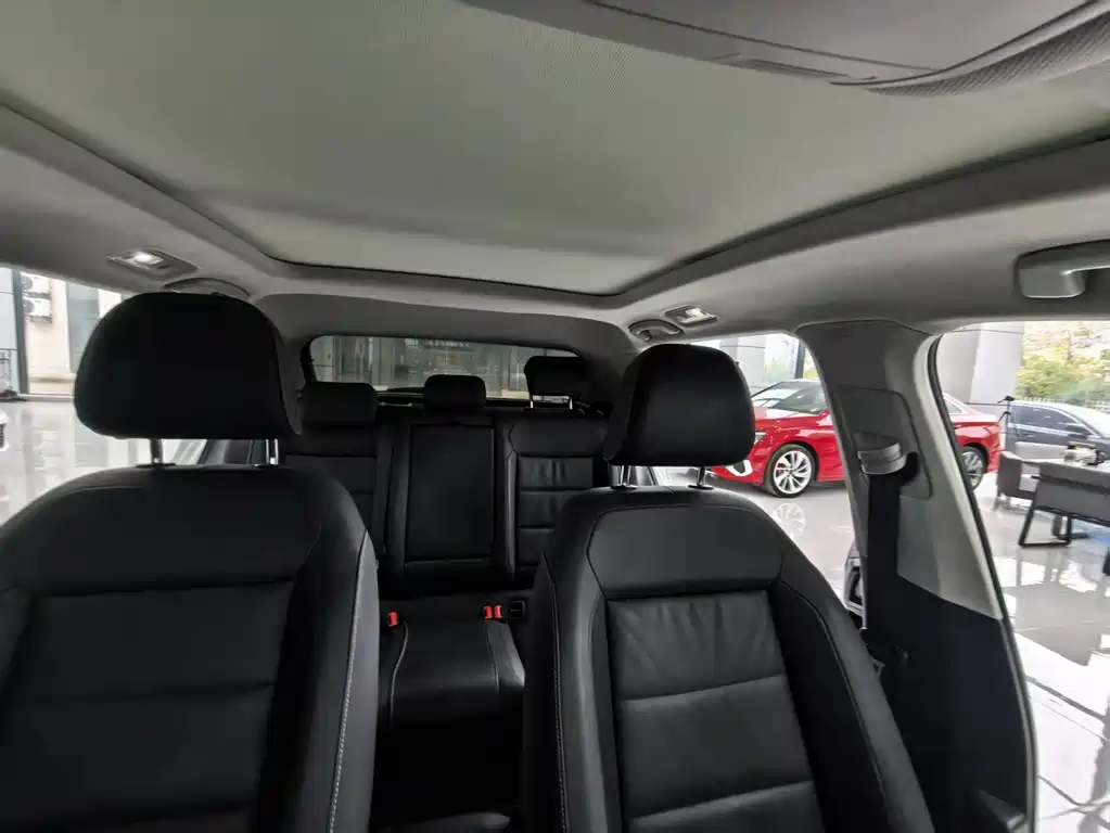 VOLKSWAGEN T ROC EXPLORING SONGS