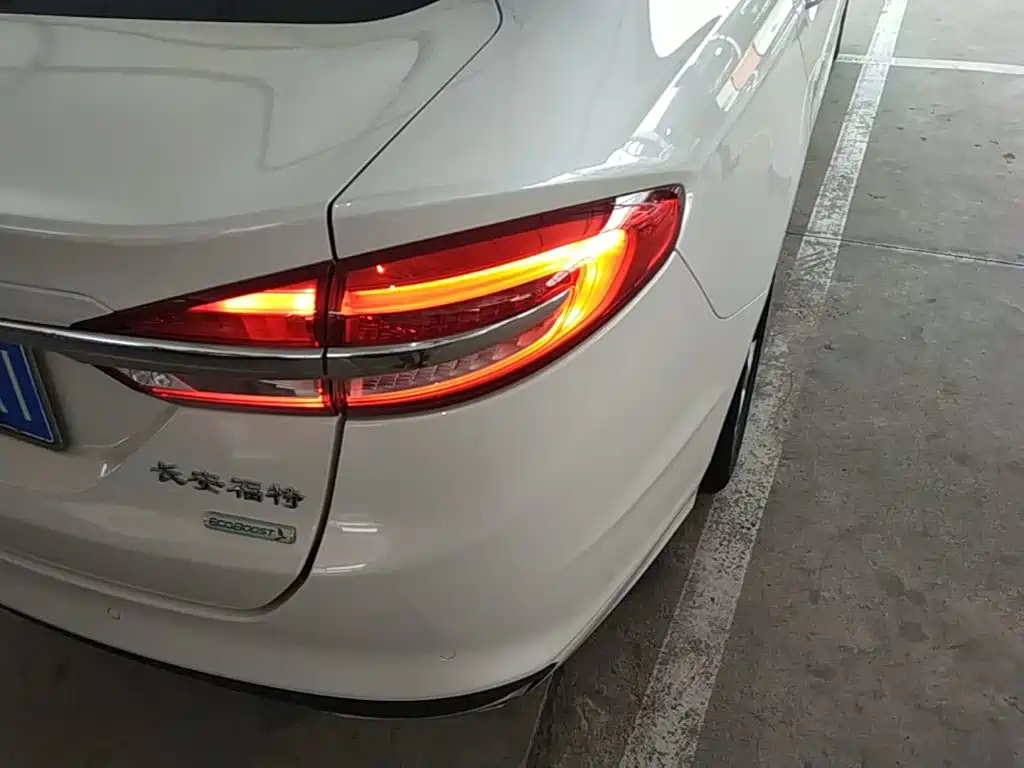 Ford Mondeo — миниатюра 8