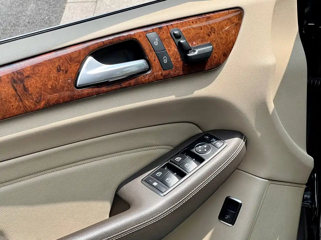 Mercedes-Benz M-Class — миниатюра 21