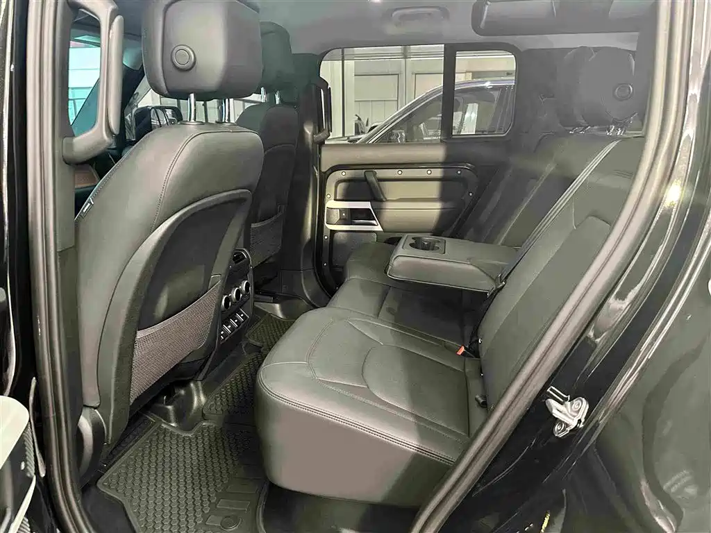 Land Rover Defender — миниатюра 12