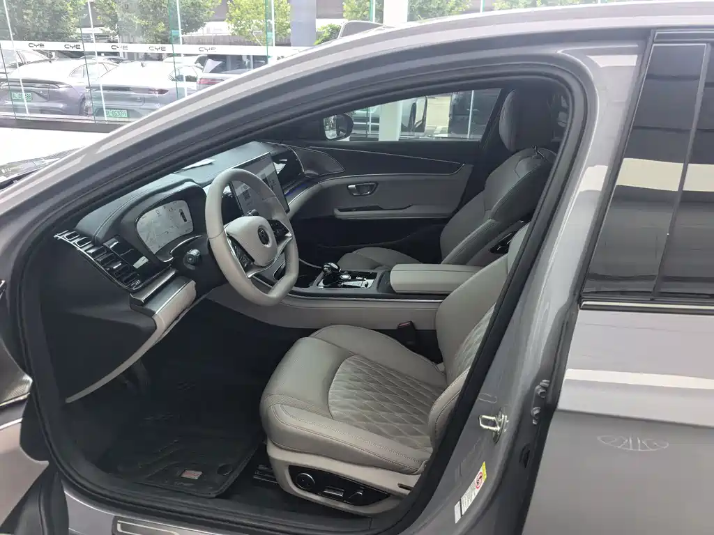 BYD Han — миниатюра 2