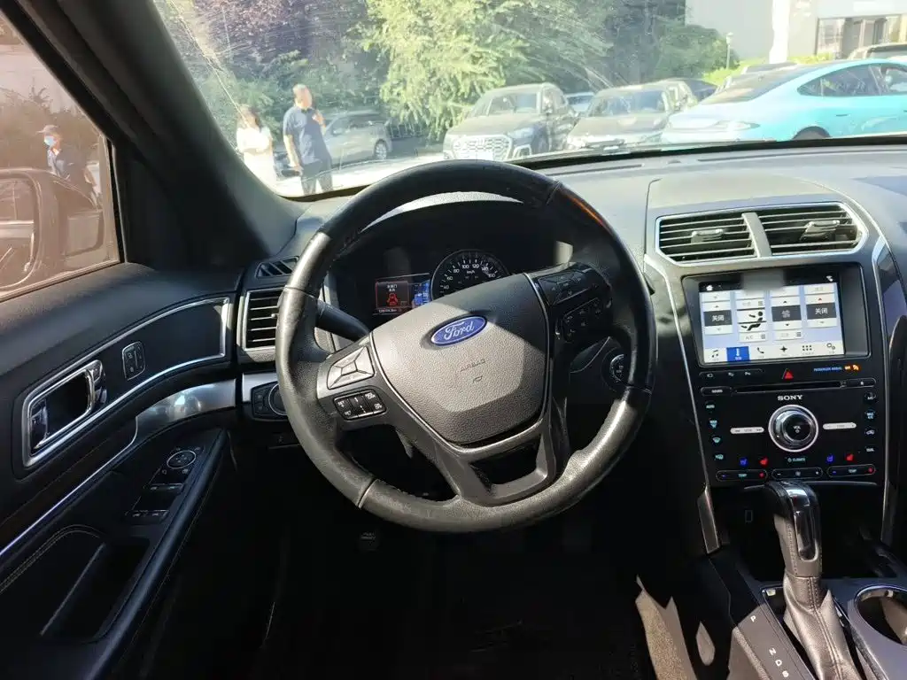 Ford Explorer (Import) — миниатюра 11