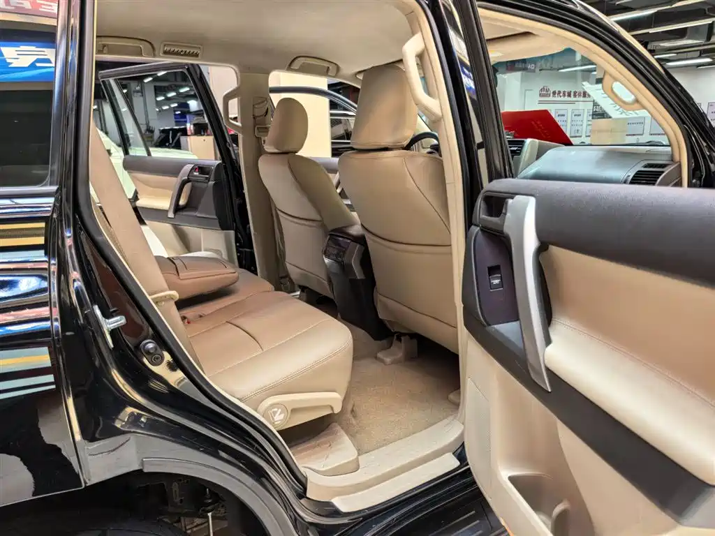 Toyota Land Cruiser Prado 2010 2.7L AT Standard