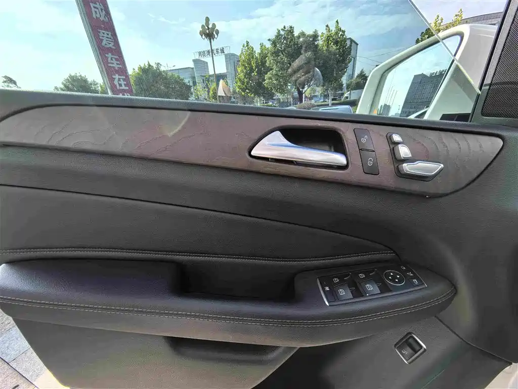 Mercedes-Benz GLE (Import) — миниатюра 12