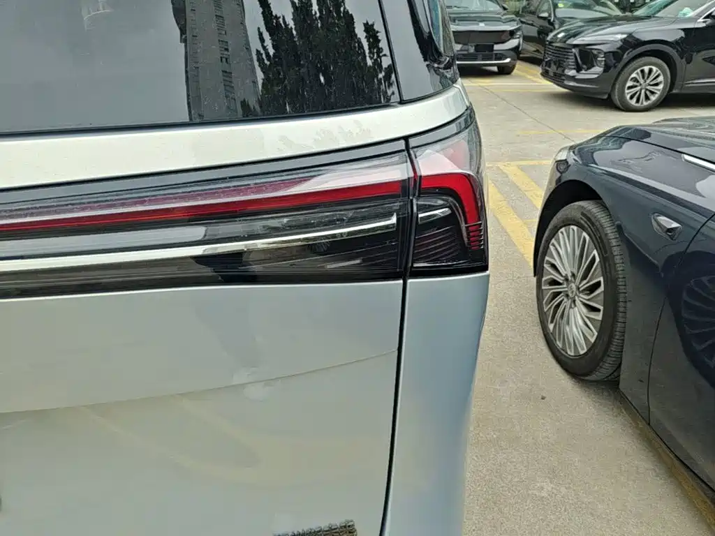 Buick GL8 Hybrid — миниатюра 8