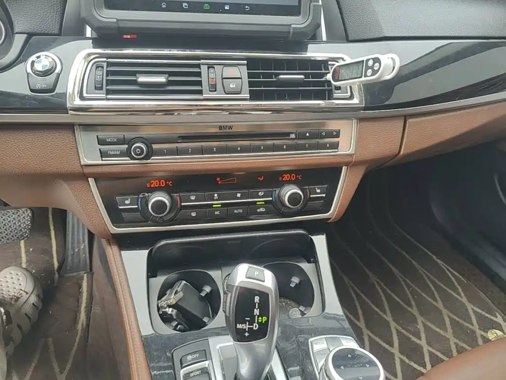 BMW 5 Series — миниатюра 13