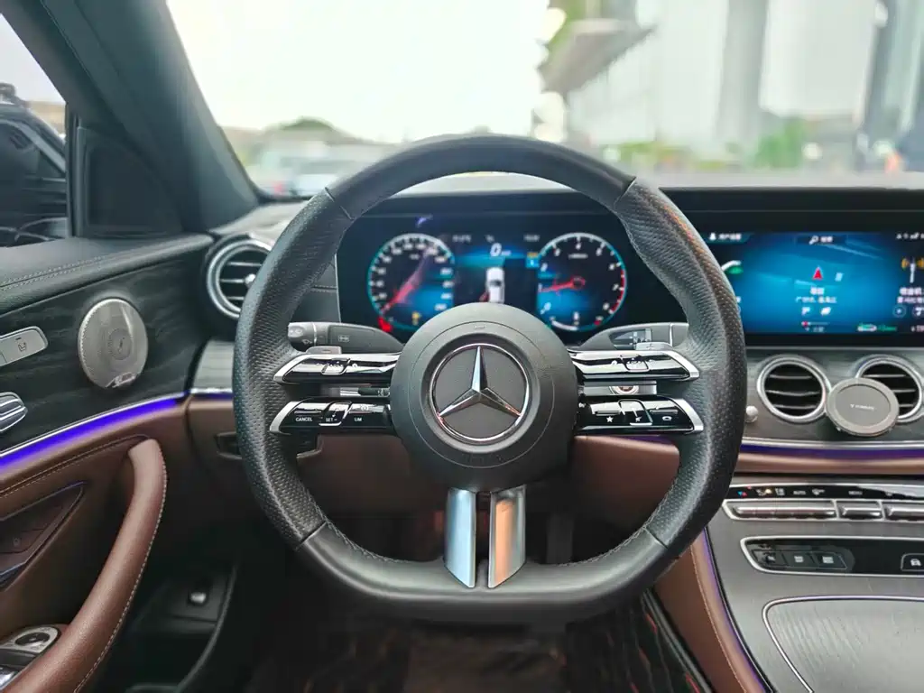 Mercedes-Benz E-Class — миниатюра 9