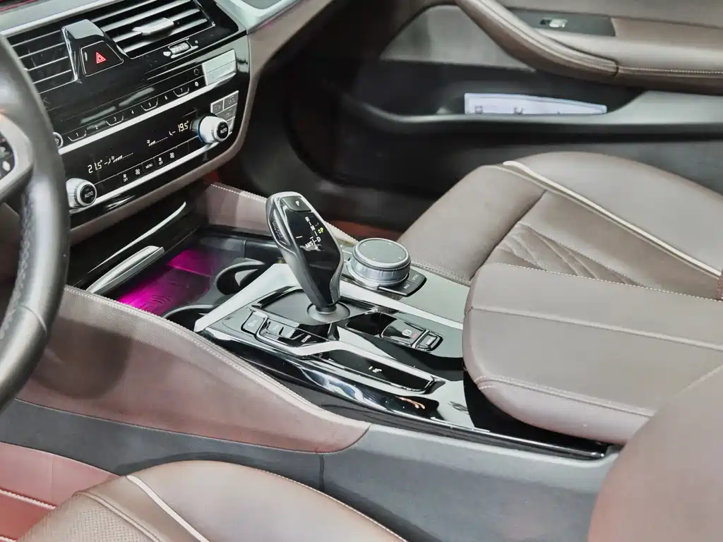 BMW 5 Series — миниатюра 17