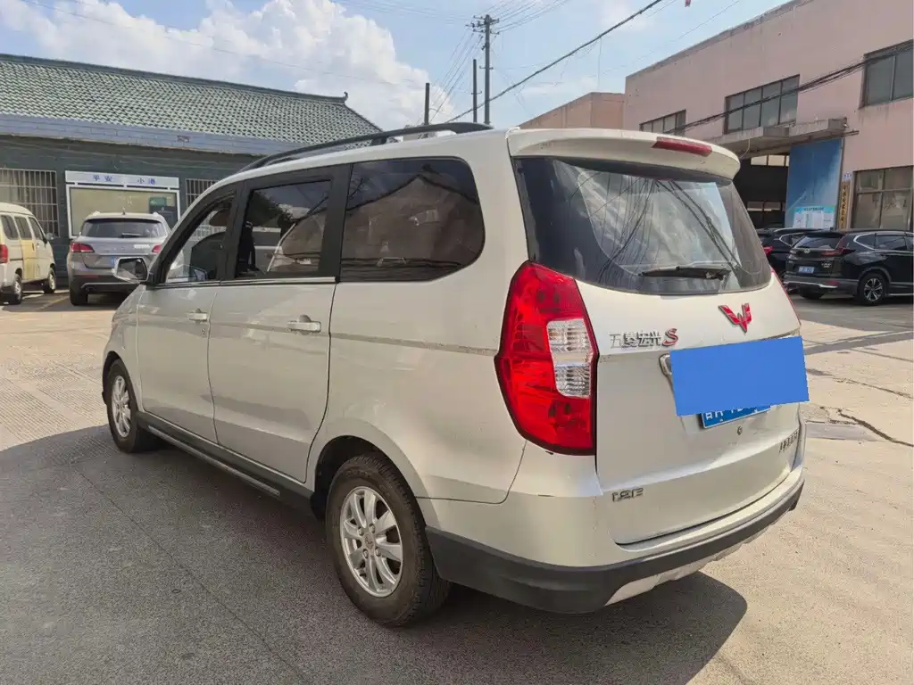 Wuling Hongguang — миниатюра 6