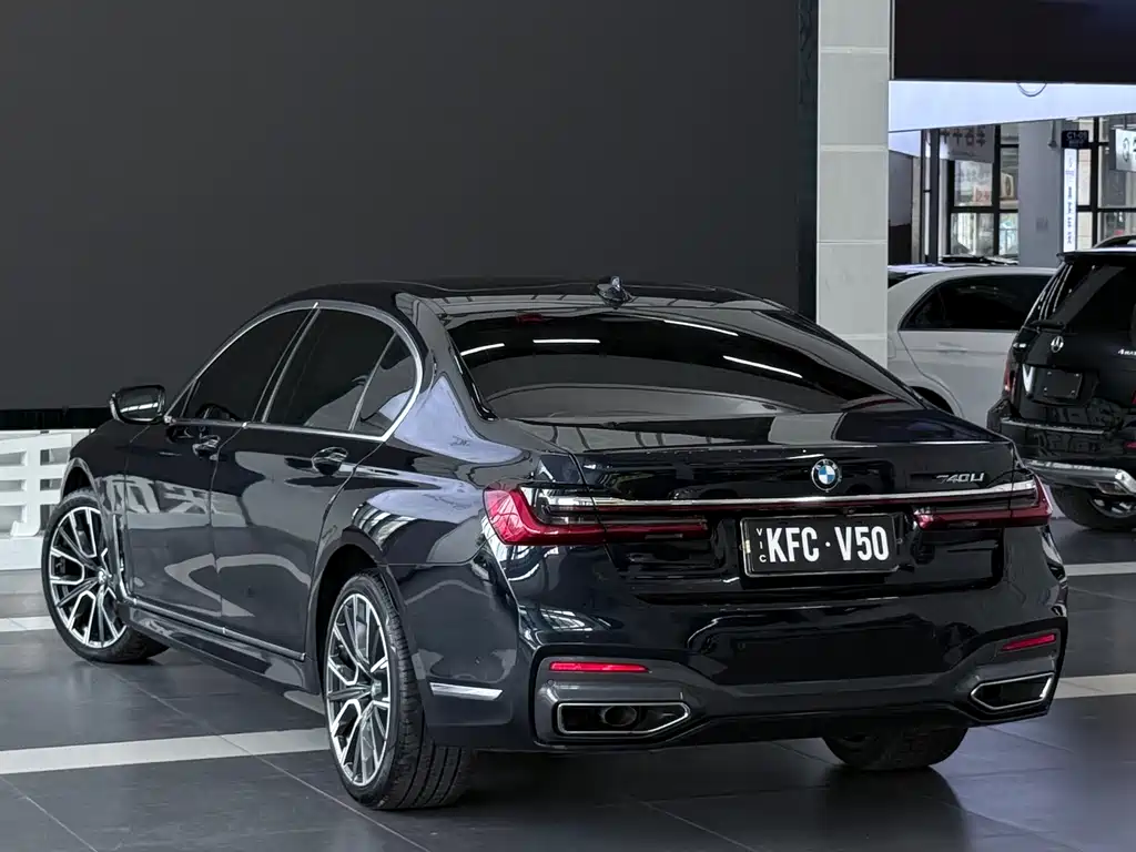 BMW 7 Series — миниатюра 4